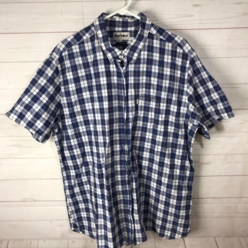 Barbour tailored fit short sleeve button down shirt size XL men’s 
Blue plaid